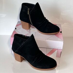 Skechers Taxi Water Western City Repellent Suede Side Zip Bootie